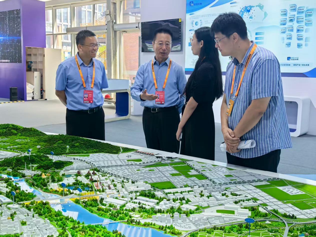 轮盘赌技巧
主要领导赴服贸会“两园一河”展区检查筹备工作